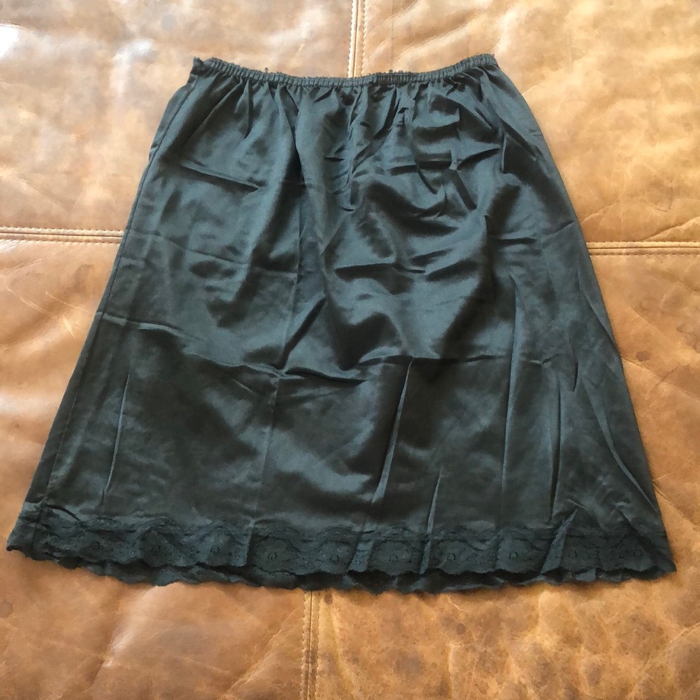 Fortune Vintage Women’s Medium Mini Slip and/or Slip Skirt